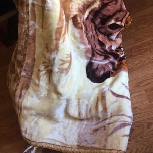 New with tags warm fluffy blanket